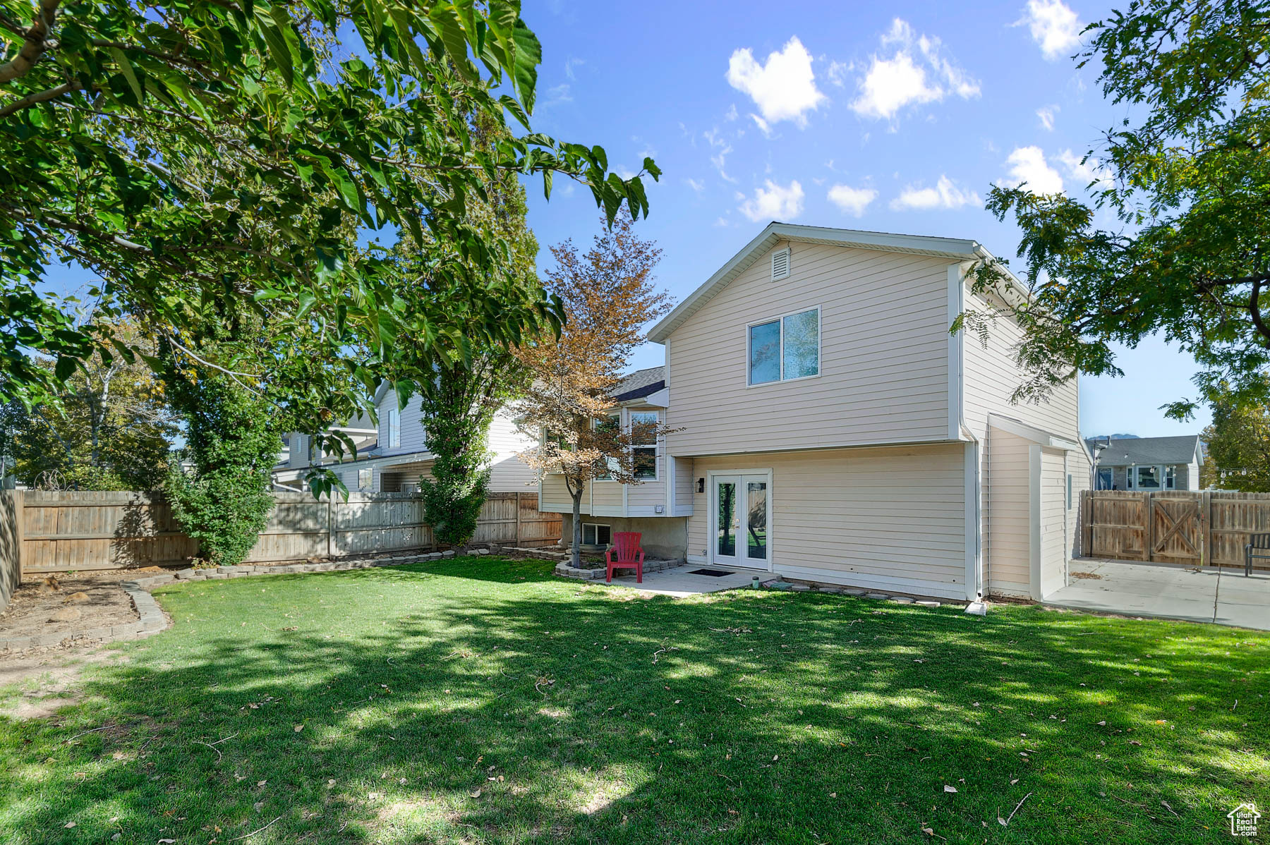 APRIL MEADOWS - Residential