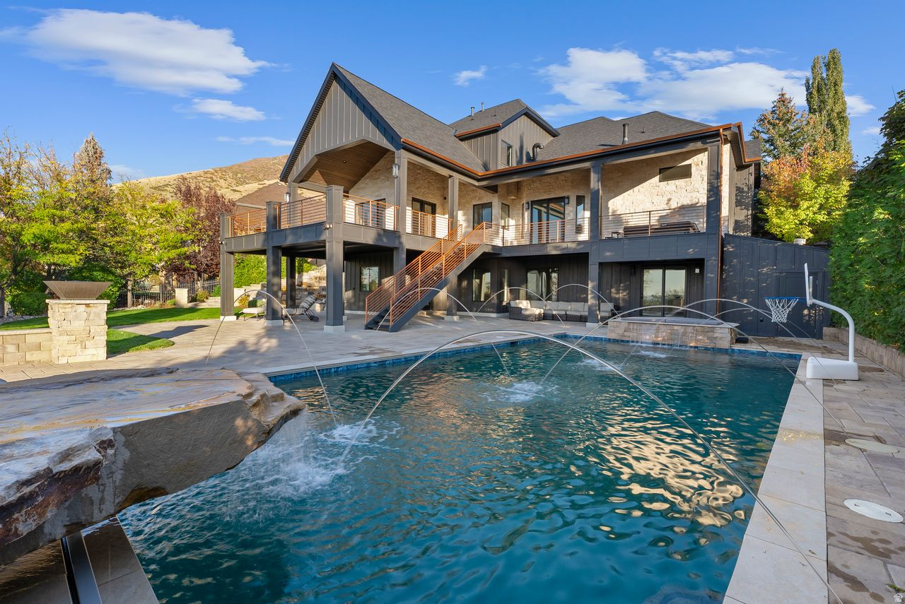 STEEPLE CHASE - Residential