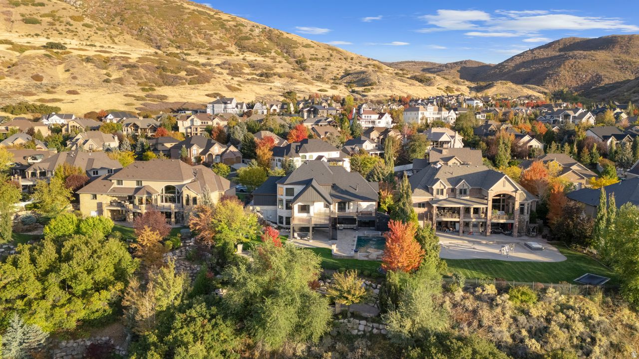 STEEPLE CHASE - Residential