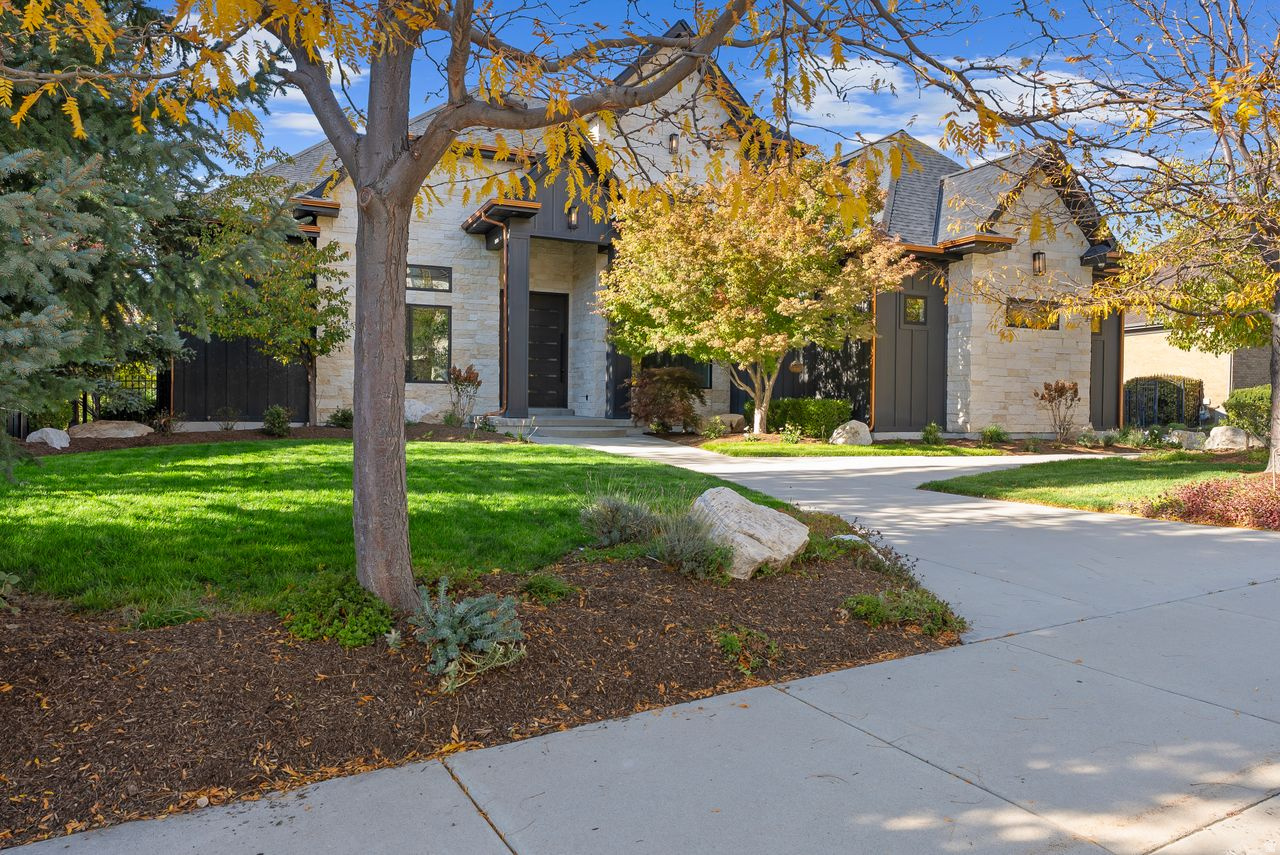 STEEPLE CHASE - Residential