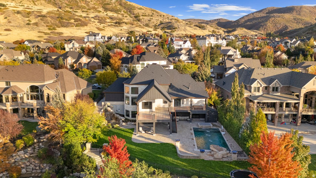 STEEPLE CHASE - Residential