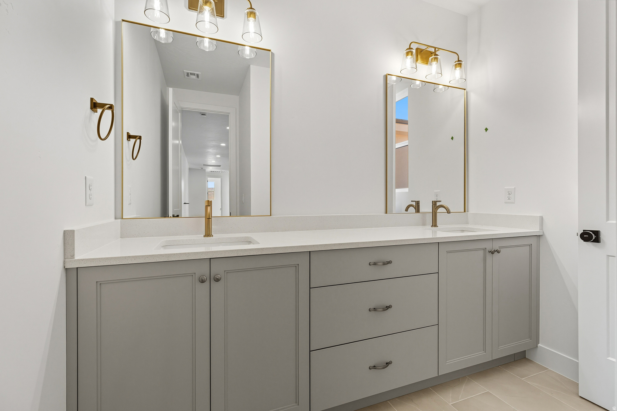 SAND POINT - Residential