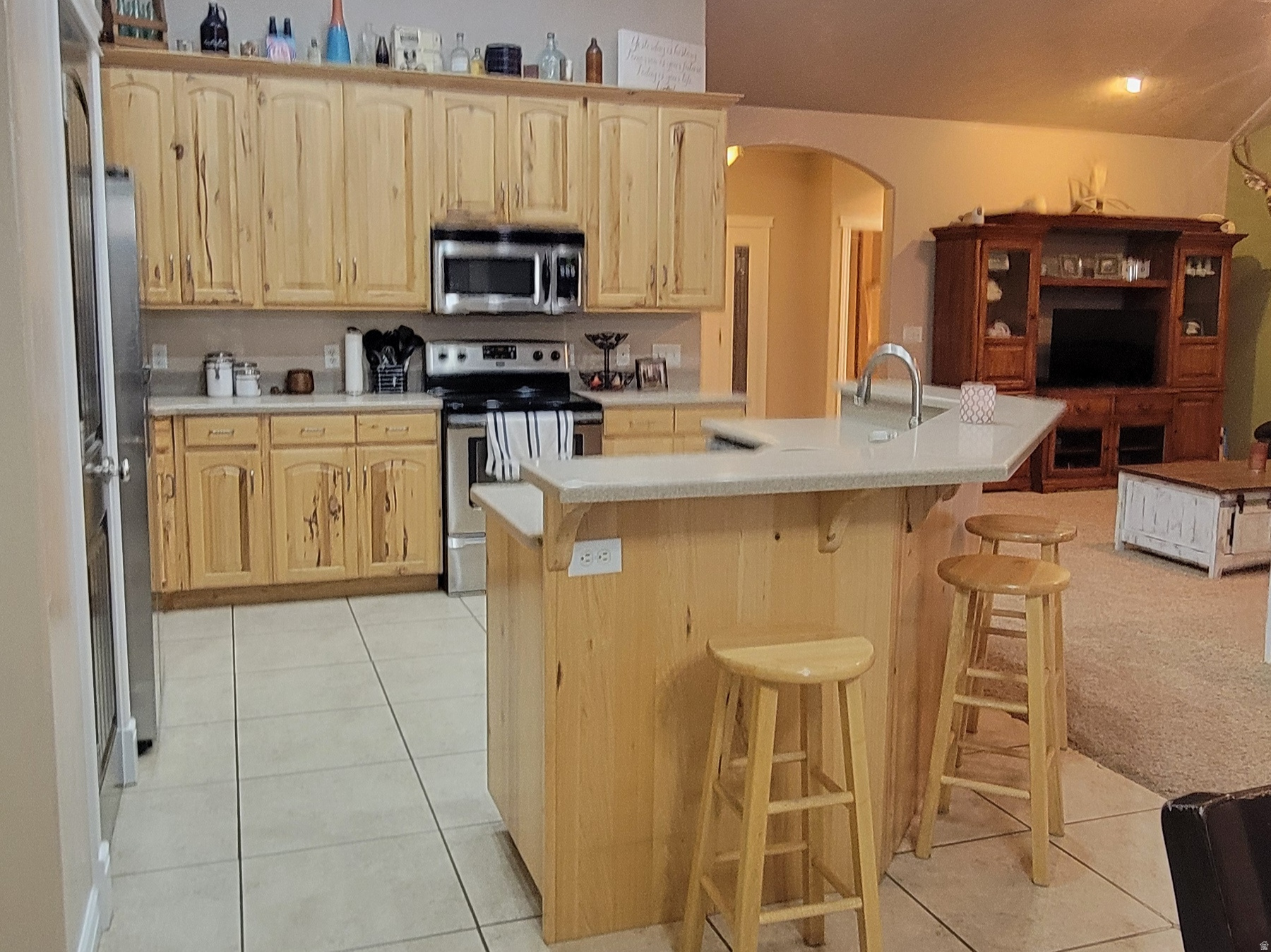 Main image without alt text