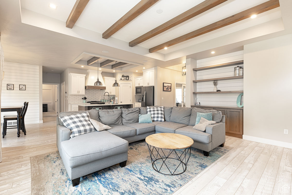 CRESCENT HILLS - Residential