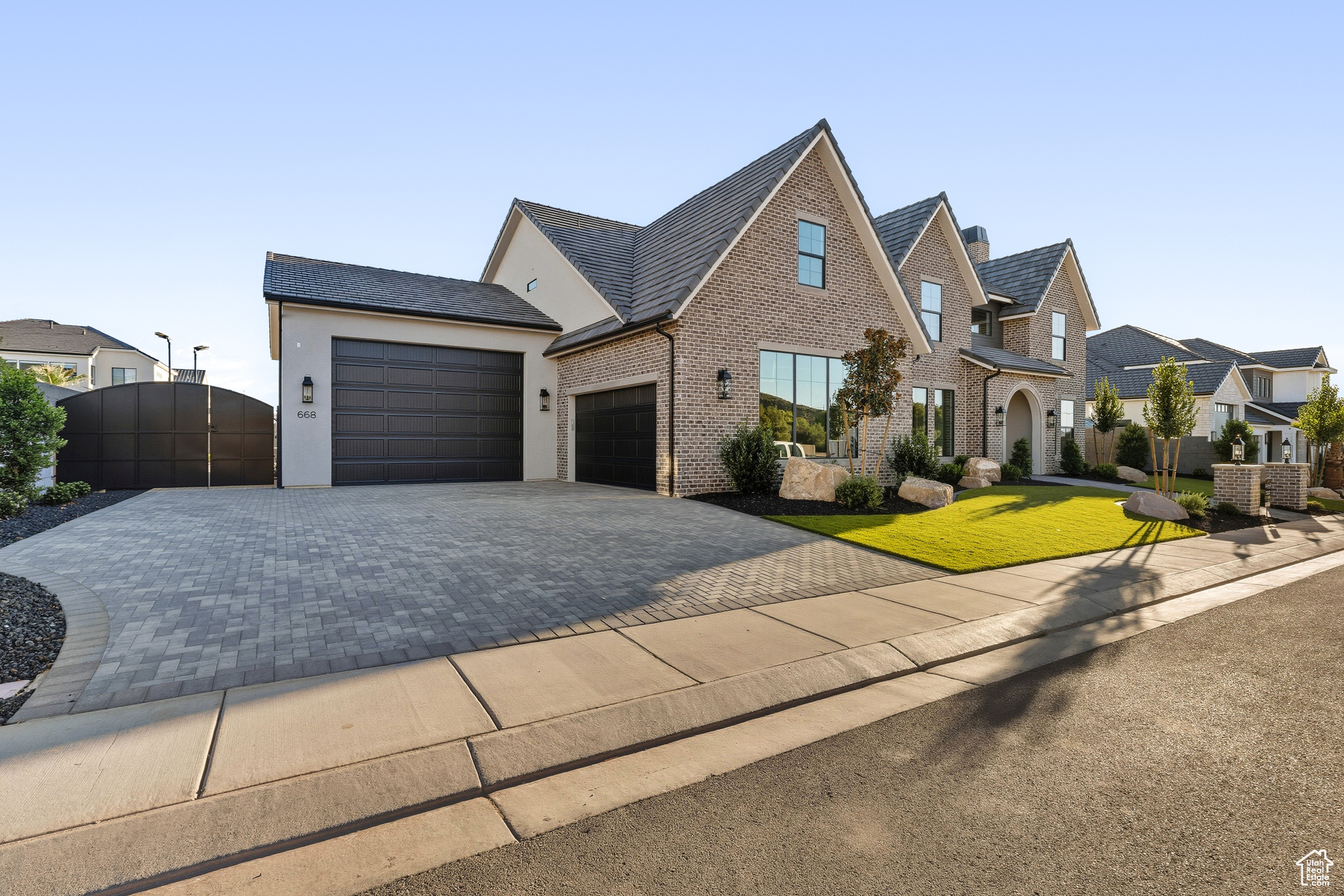 QUEENSRIDGE - Residential