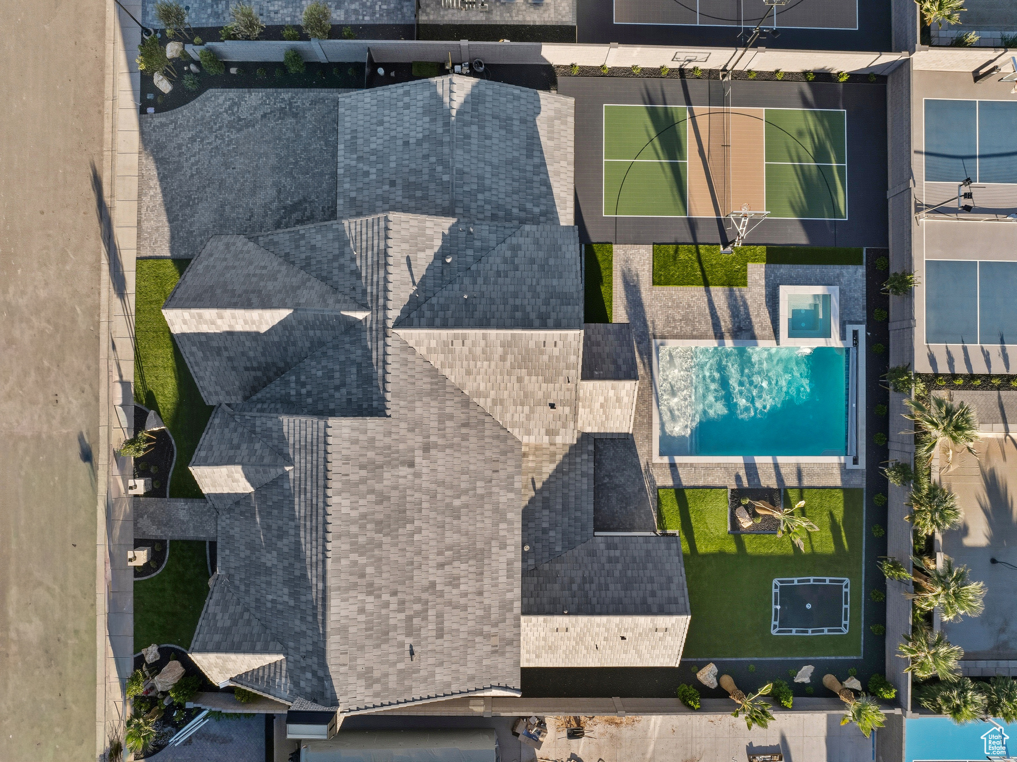 QUEENSRIDGE - Residential