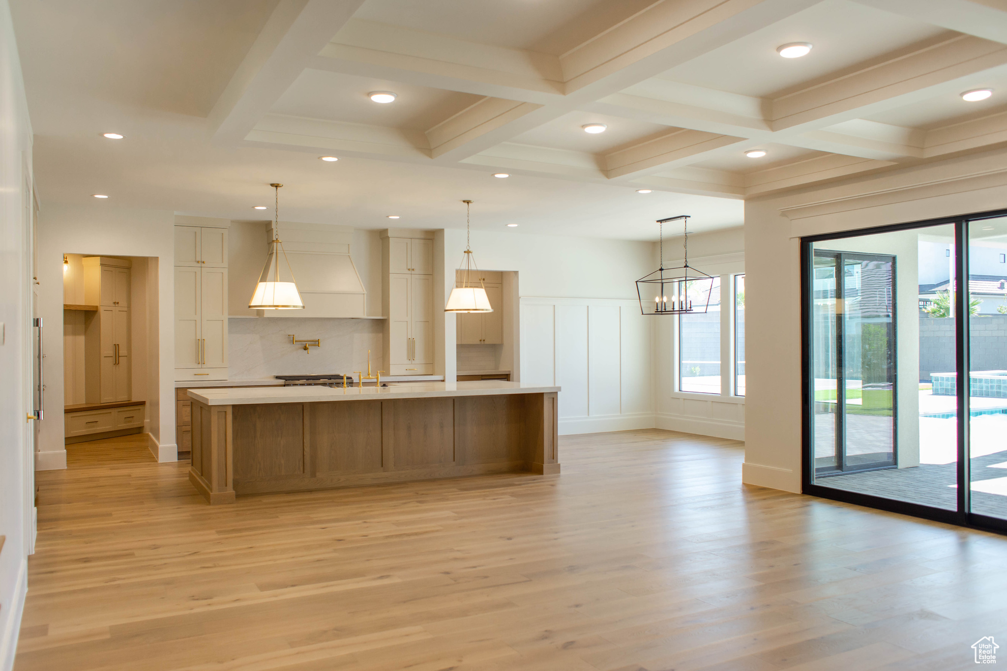 QUEENSRIDGE - Residential