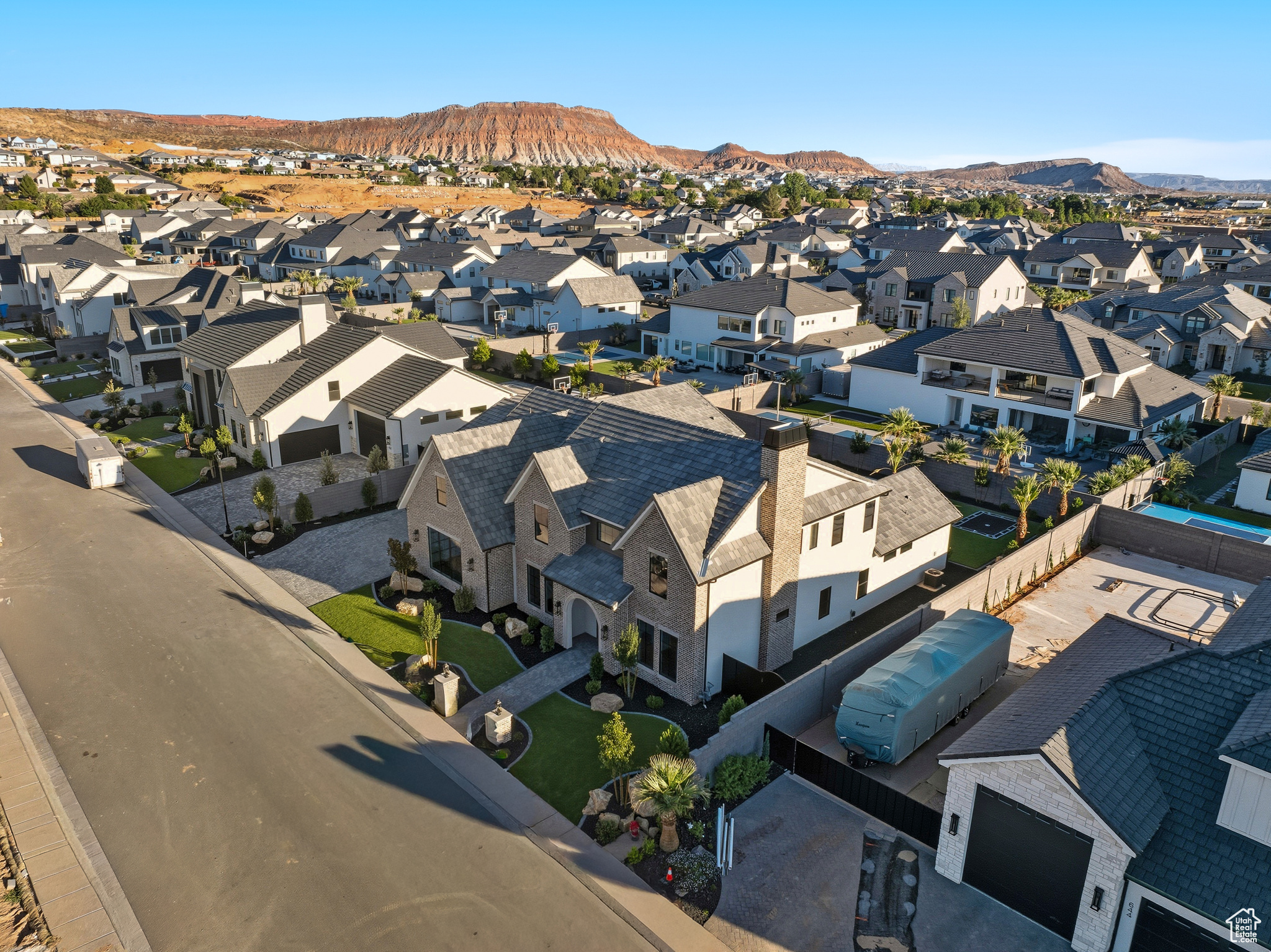 QUEENSRIDGE - Residential