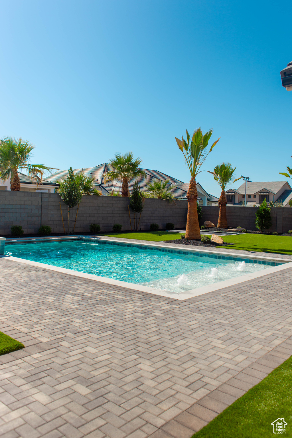 QUEENSRIDGE - Residential