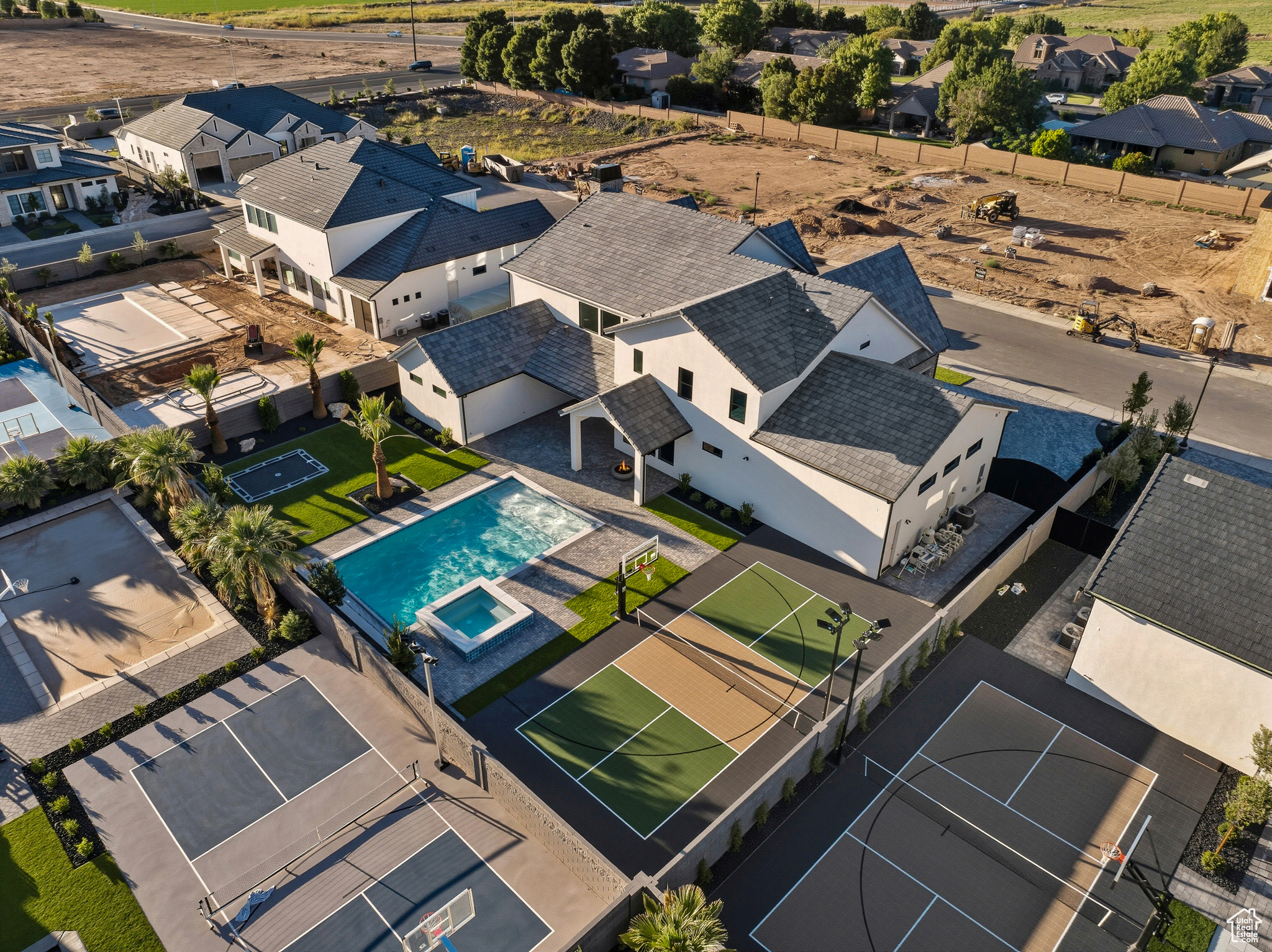QUEENSRIDGE - Residential