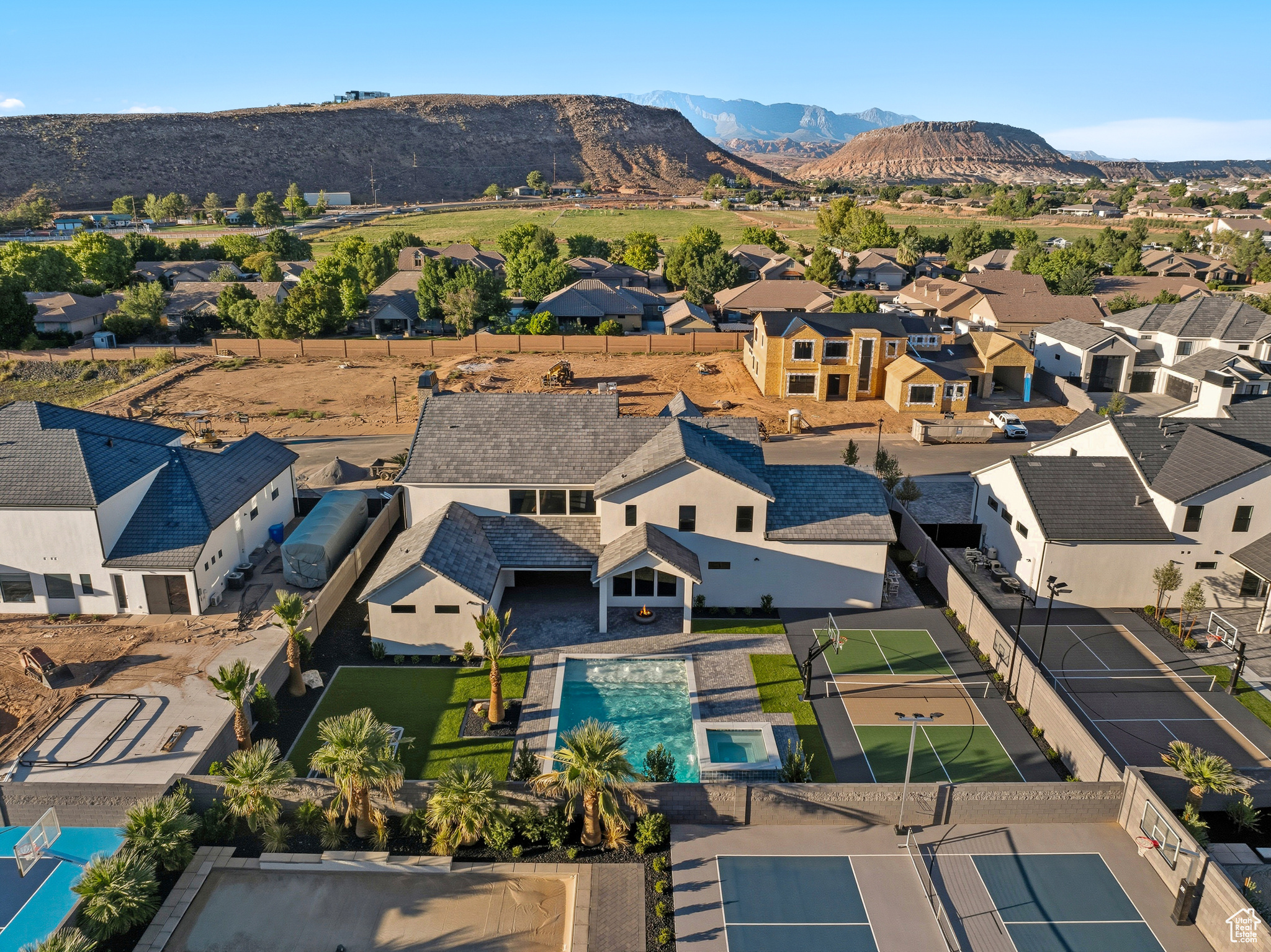 QUEENSRIDGE - Residential