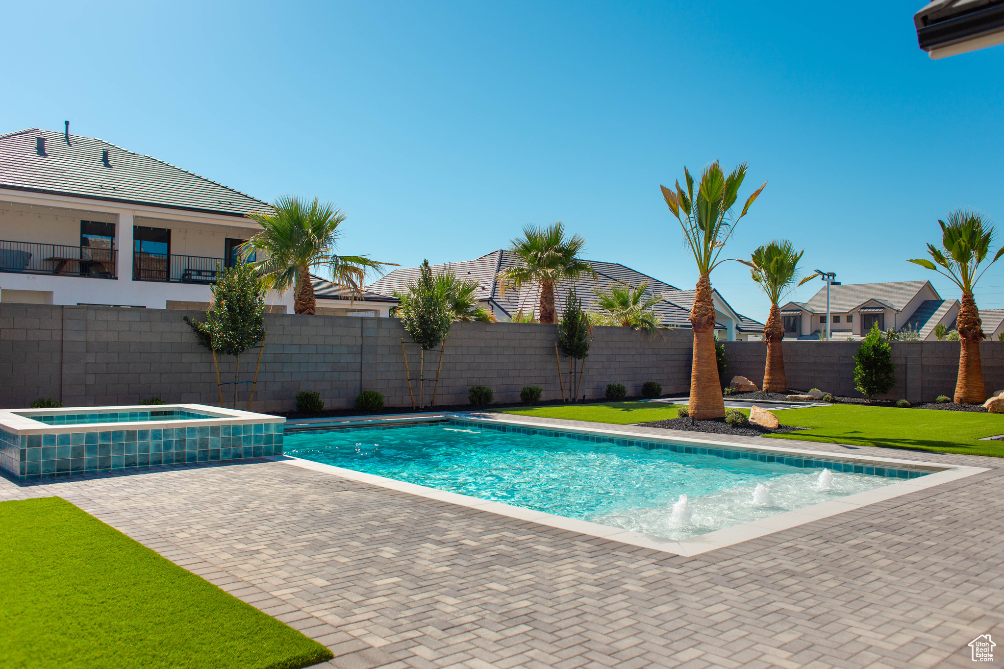 QUEENSRIDGE - Residential