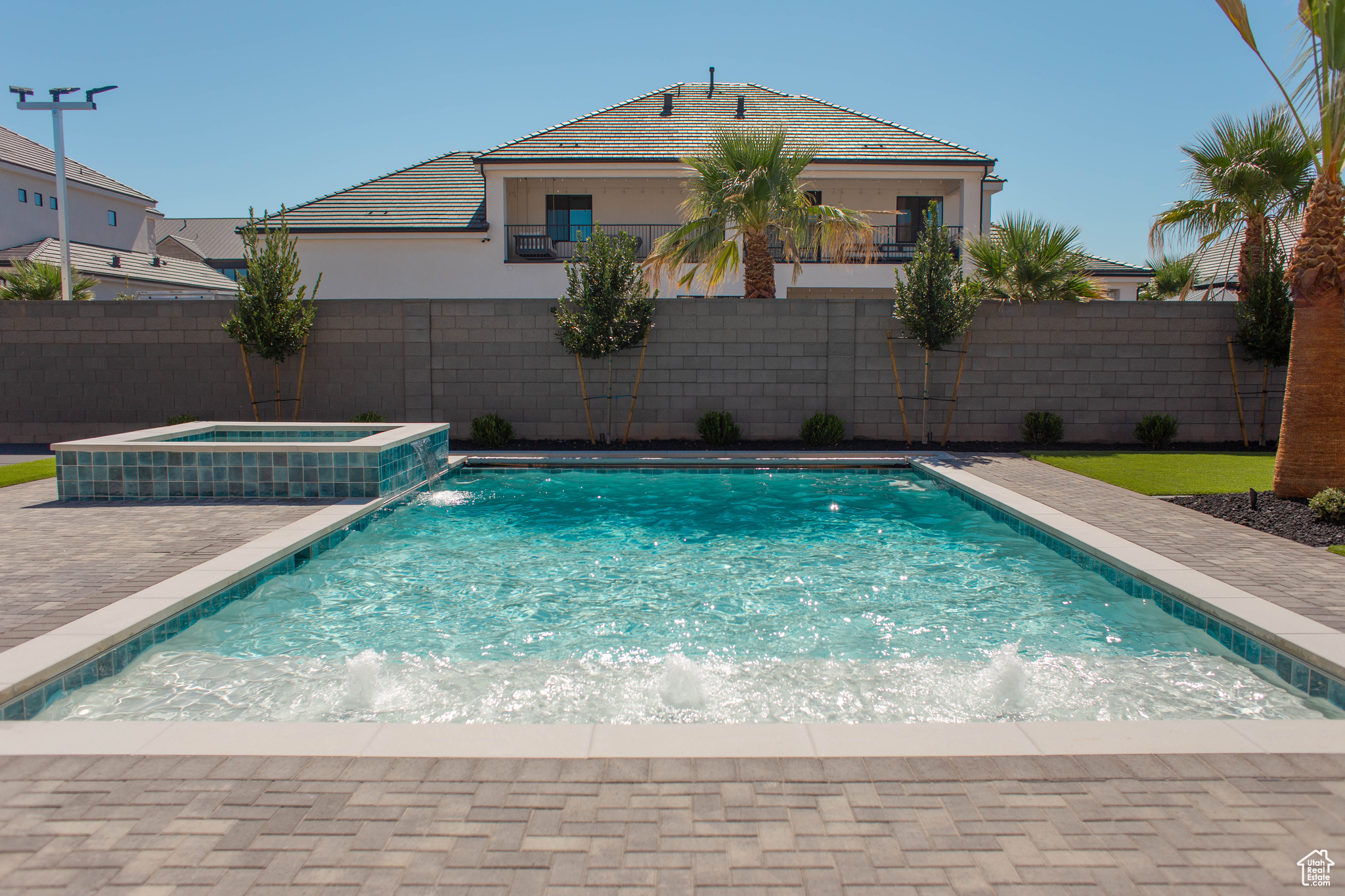 QUEENSRIDGE - Residential