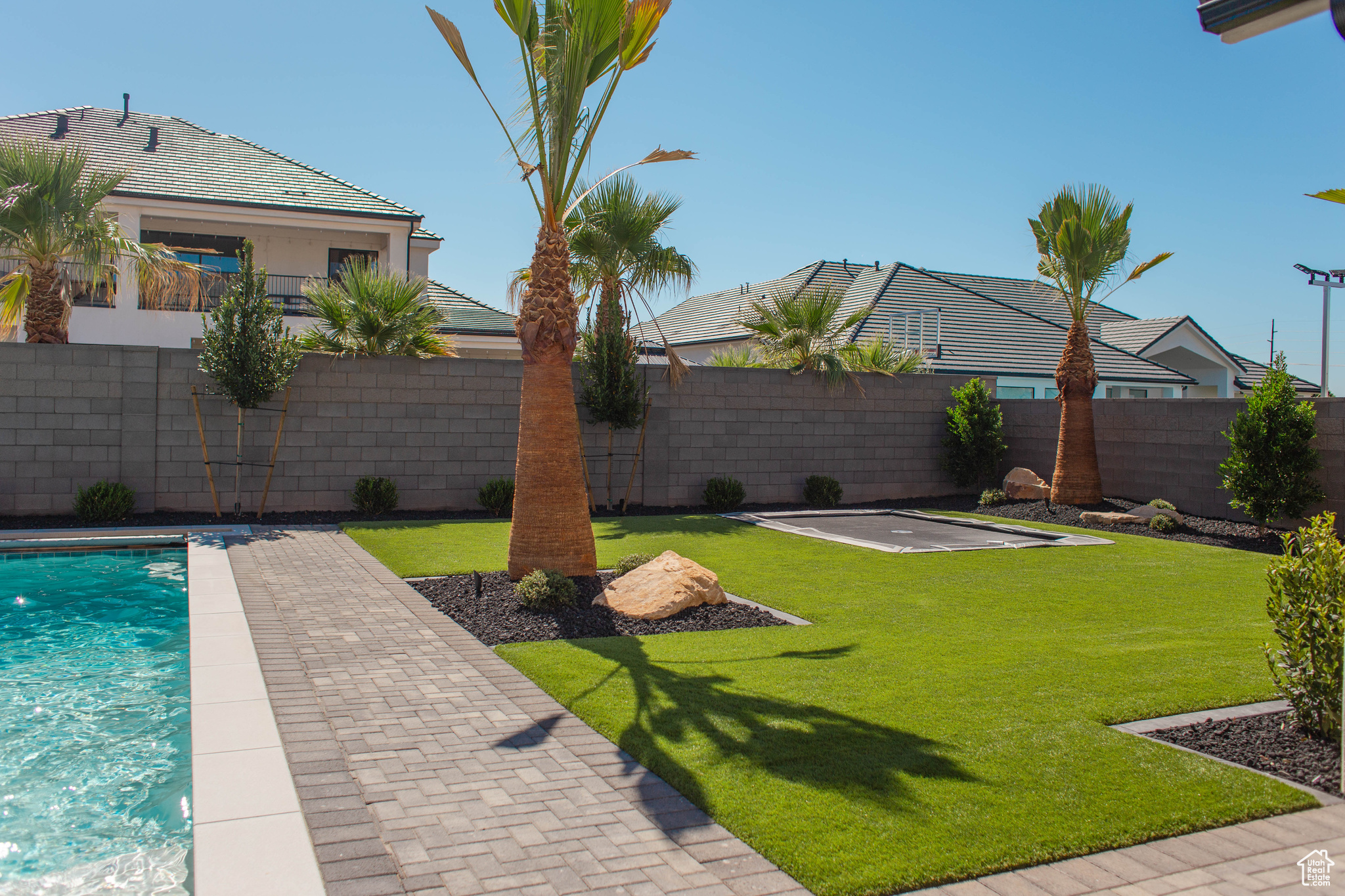 QUEENSRIDGE - Residential