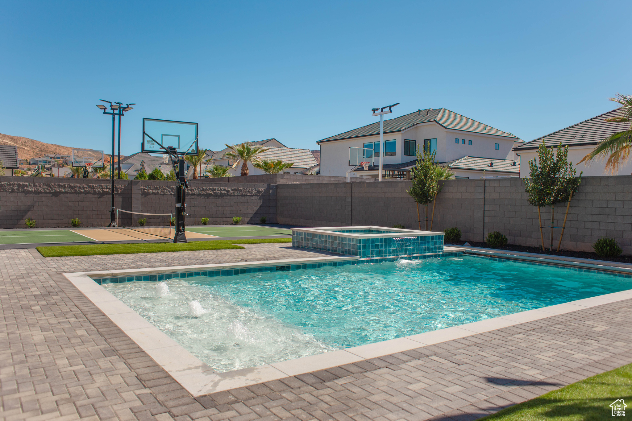 QUEENSRIDGE - Residential