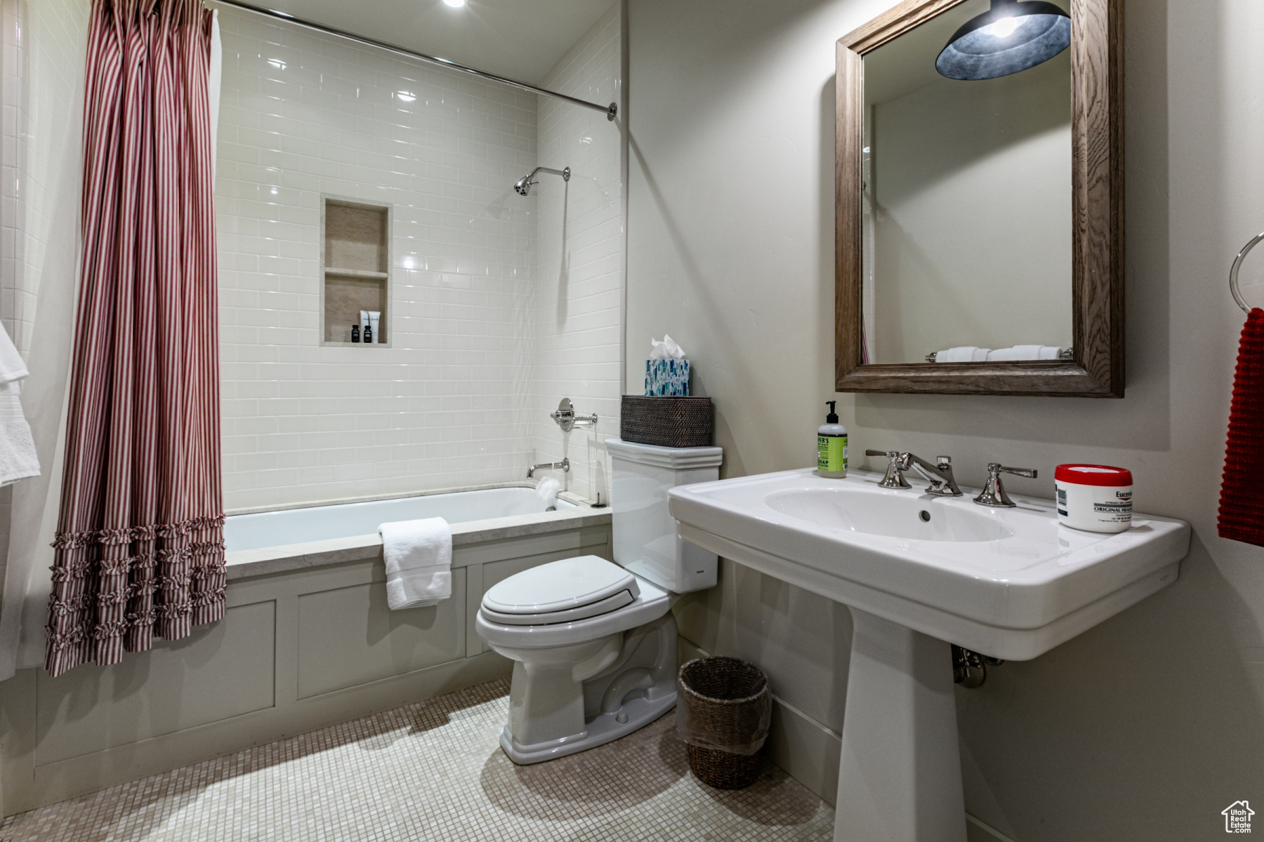 NAKOMA CONDOMINIUM - Residential Lease