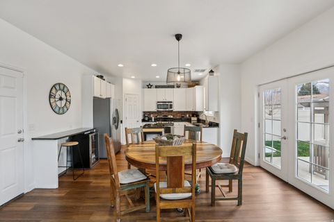 Tiny photo for 566 E 9270 S, Sandy, UT 84070 (MLS # 2142435)