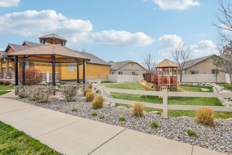 Tiny photo for 566 E 9270 S, Sandy, UT 84070 (MLS # 2142435)