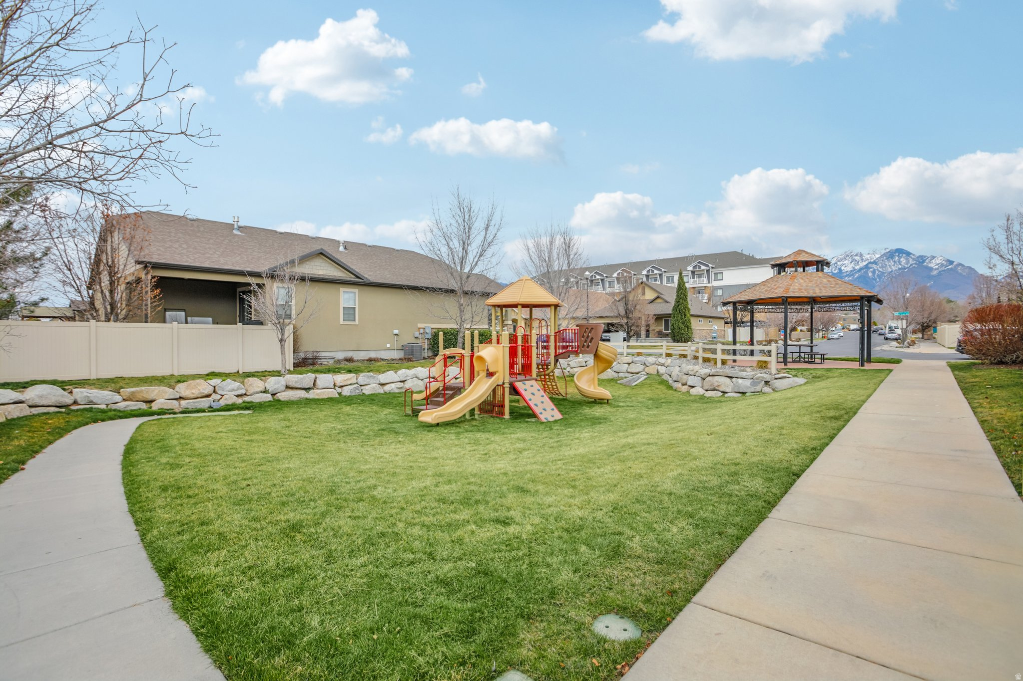 ROSE GARDEN - Residential