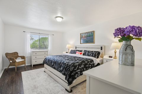 Tiny photo for 566 E 9270 S, Sandy, UT 84070 (MLS # 2142435)