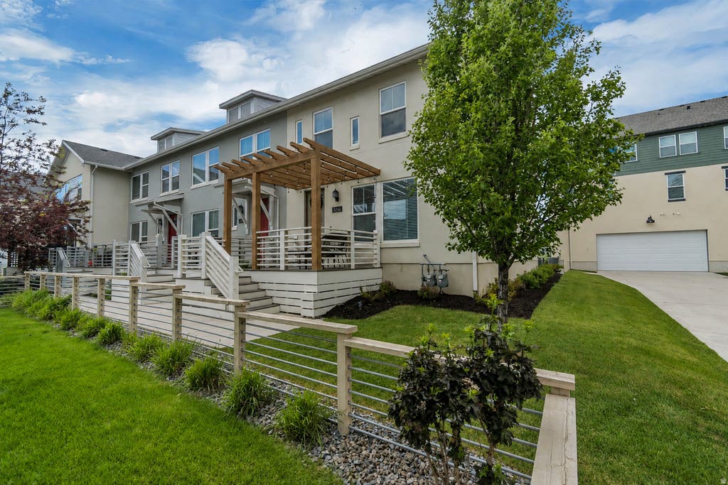Photo of 6246 BIRCH RUN RD, South Jordan, UT 84009 (MLS # 2180277)