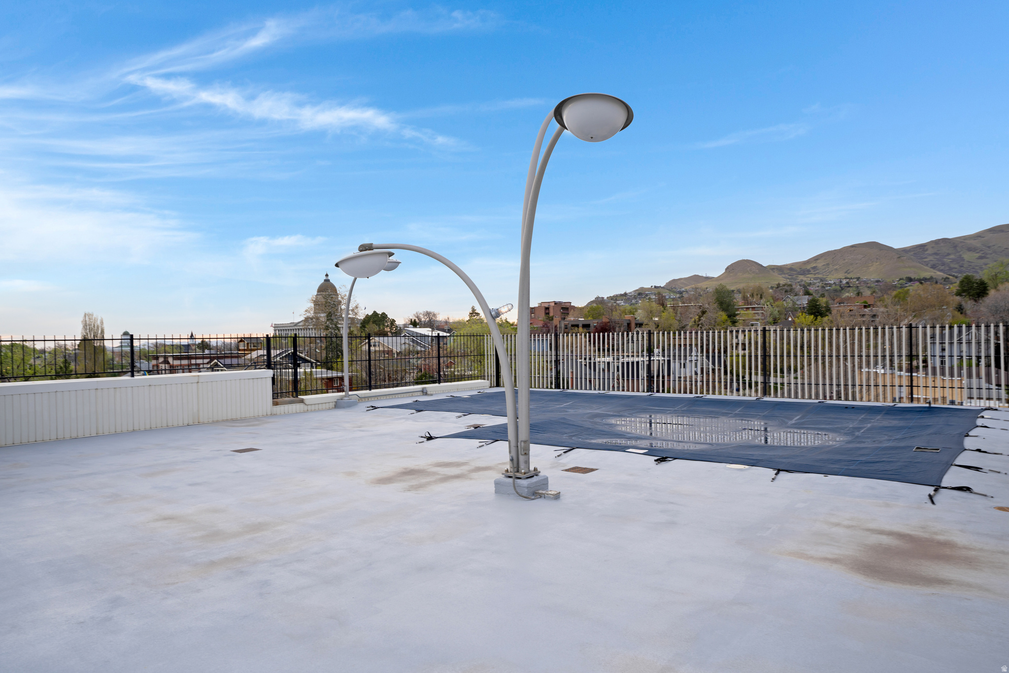 CARLTON TOWERS - Residential