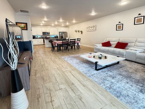 Tiny photo for 462 E 625 S, Clearfield, UT 84015 (MLS # 2133069)