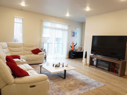 Tiny photo for 462 E 625 S, Clearfield, UT 84015 (MLS # 2133069)