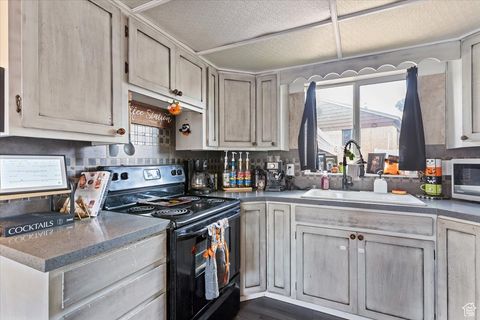 Tiny photo for 235 W 4600 S, Washington Terrace, UT 84405 (MLS # 2113236)