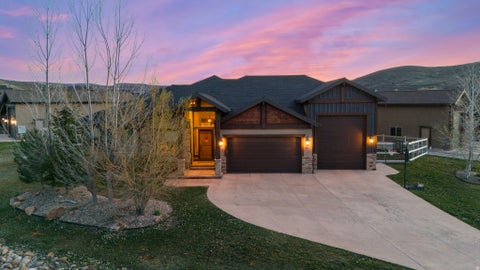 Homes For Sale - 823 W Summit Haven Cir<br/> Summit County, Francis, UT 84036