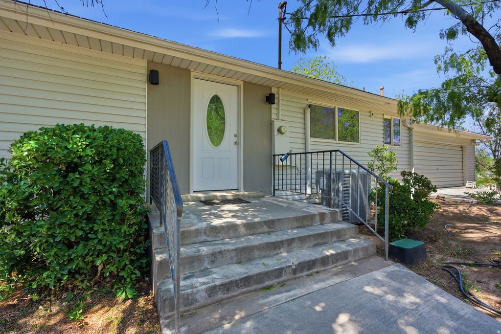 Photo of 35 E E 100 ST S, La Verkin, UT 84745 (MLS # 2153646)