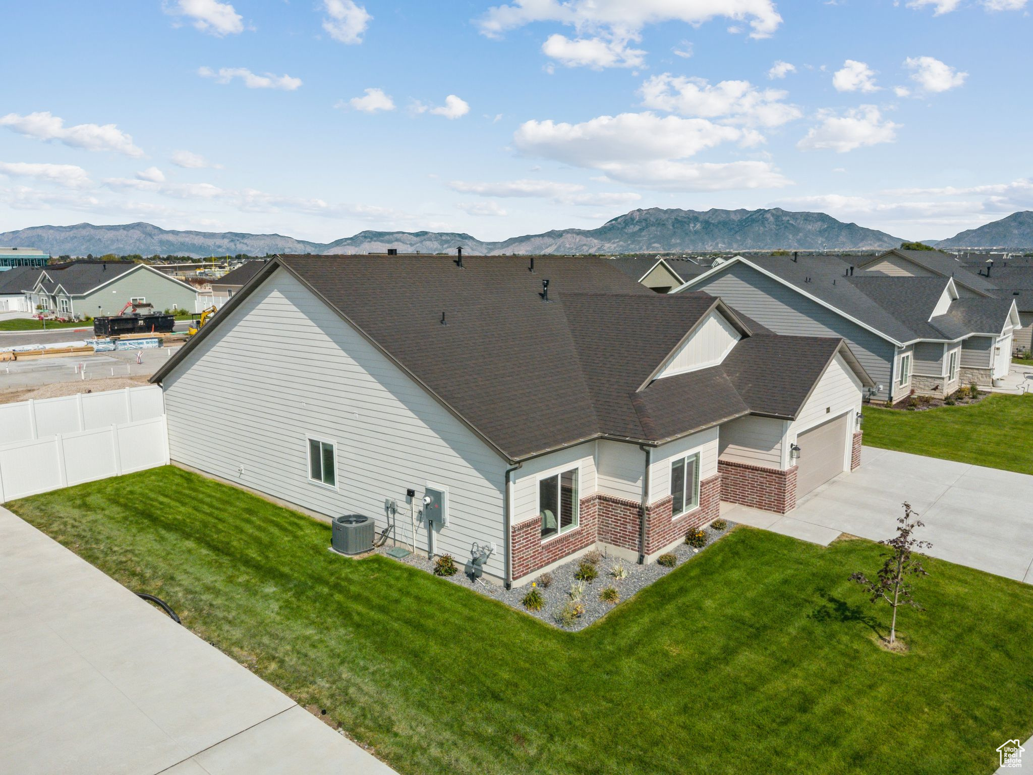 COTTAGES AT HARVEST FIELDS - Residential