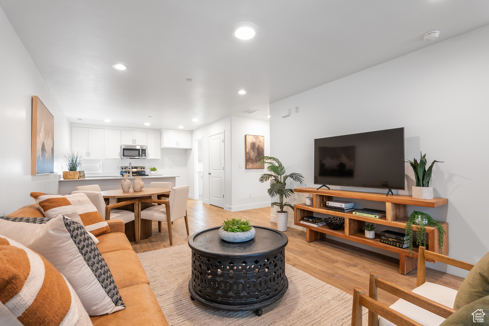 REGENCY ON 9TH COMMUNITY - Residential