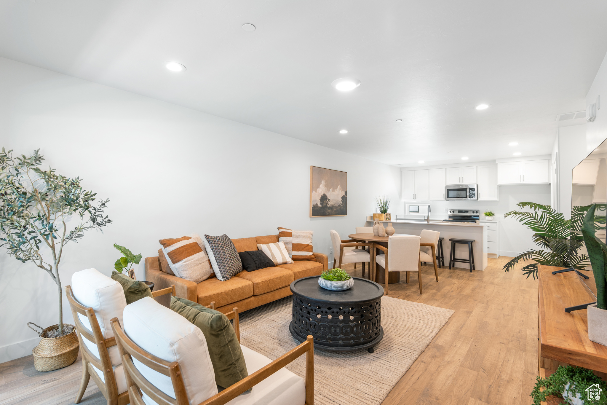 REGENCY ON 9TH COMMUNITY - Residential