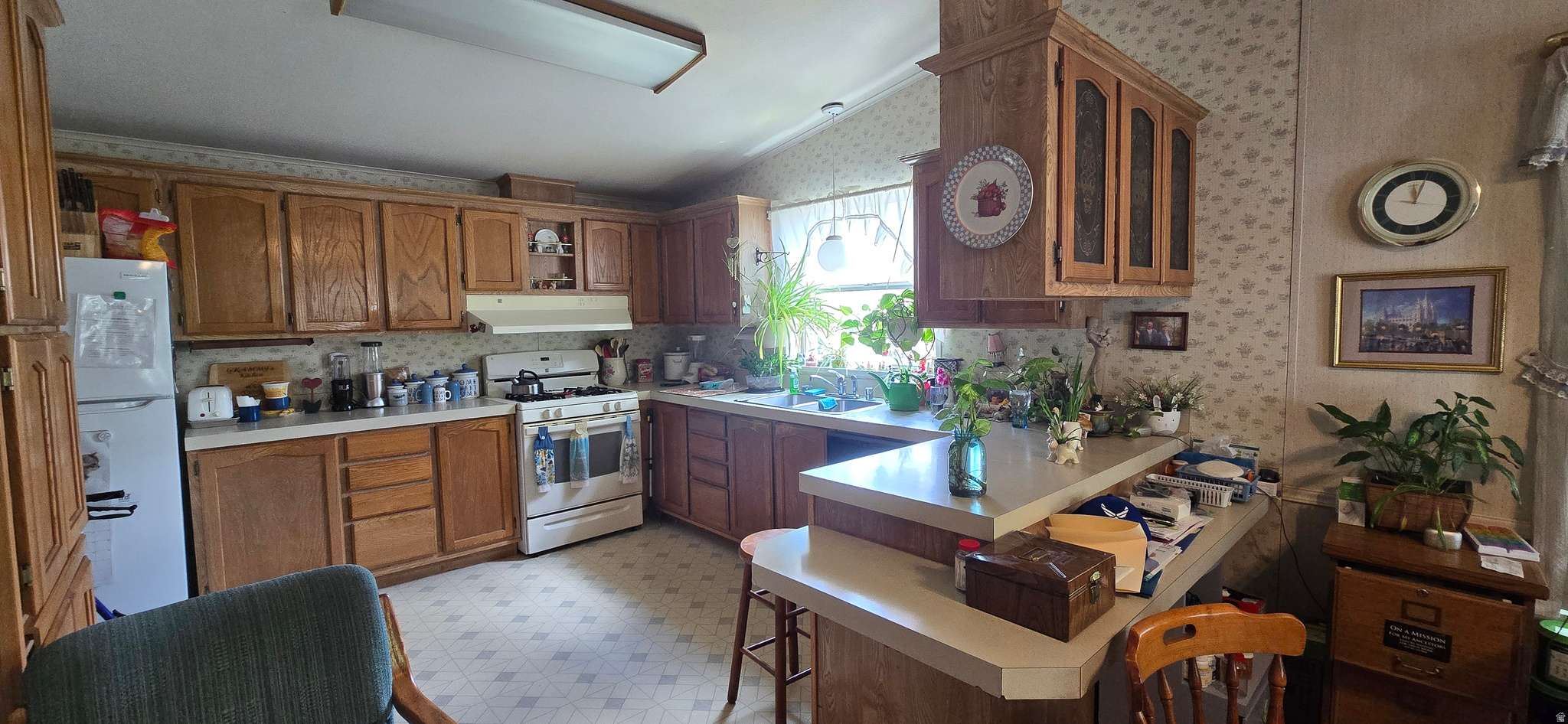 COUNTRY CLUB ESTATES - Residential