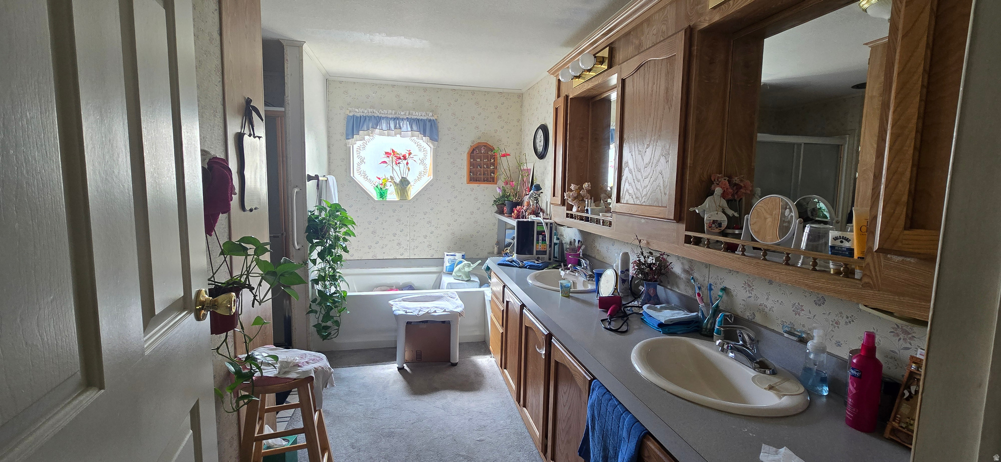 COUNTRY CLUB ESTATES - Residential