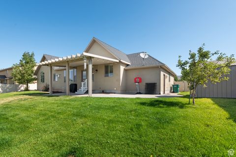 Tiny photo for 3535 W OVERLOOK DR, Layton, UT 84041 (MLS # 2094182)