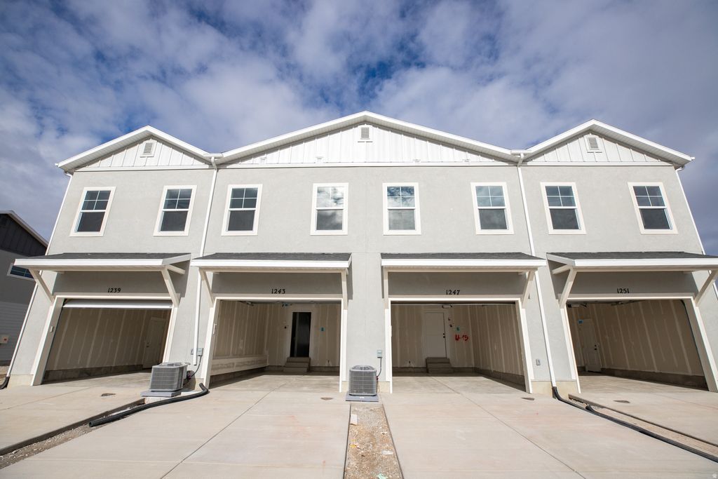 Photo of 1301 E GOLDIE LOU LANE LOT Ln #27, Eagle Mountain, UT 84005 (MLS # 2137336)