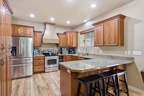 Tiny photo for 2452 OAK LN, Layton, UT 84040 (MLS # 2158995)