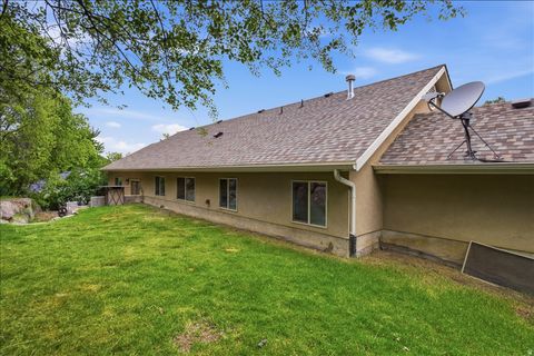 Tiny photo for 2452 OAK LN, Layton, UT 84040 (MLS # 2158995)