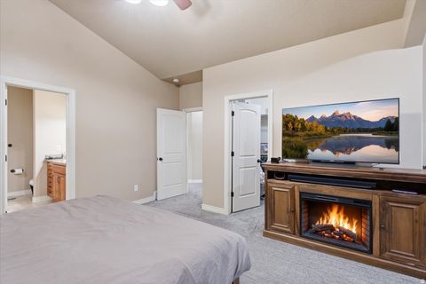 Tiny photo for 2452 OAK LN, Layton, UT 84040 (MLS # 2158995)