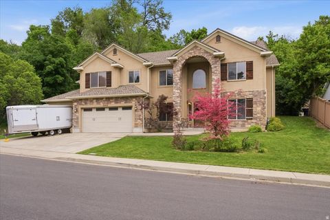 Tiny photo for 2452 OAK LN, Layton, UT 84040 (MLS # 2158995)