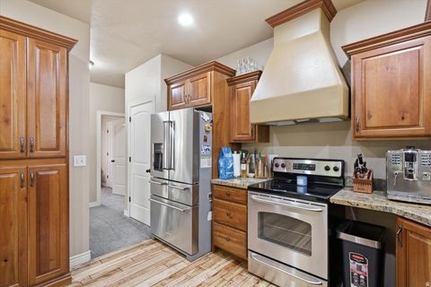 Tiny photo for 2452 OAK LN, Layton, UT 84040 (MLS # 2158995)