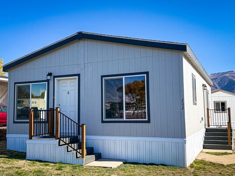 Homes For Sale - 202 Darlington Way<br/> Layton, UT 84041