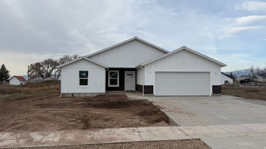 This home is conveniently located close to everything fun that happens in Preston City and not too far from downtown. The great room is vaulted, spacious and ready to entertain your guests. Fourth bedroom or office. The kitchen is also a great setup and has solid surface countertop's. Features a large matser suit as well!