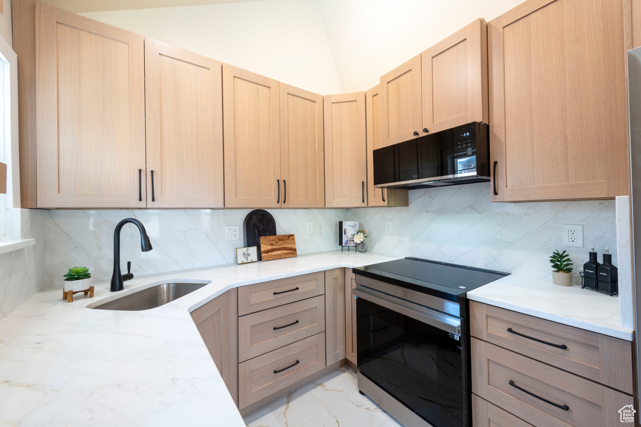 COUNTRY CLUB HEIGHTS - Residential