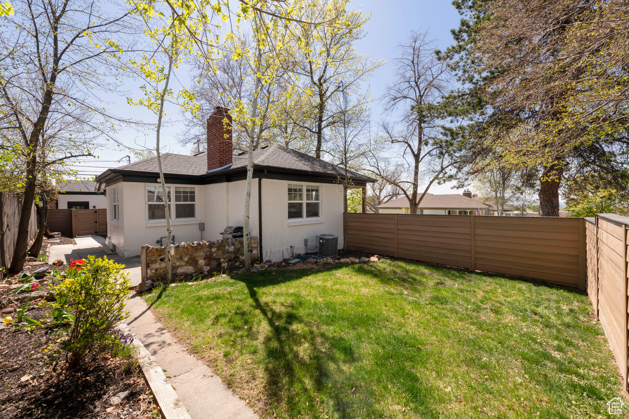 COUNTRY CLUB HEIGHTS - Residential