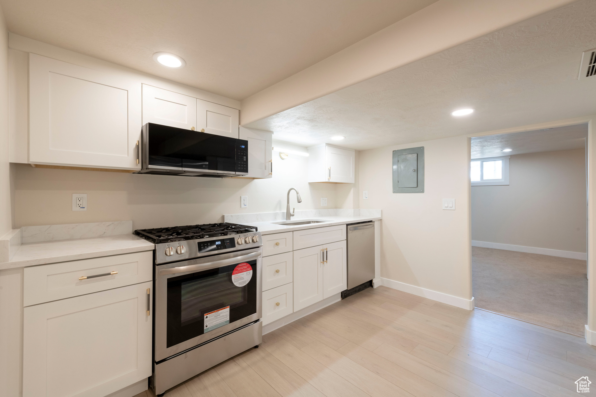 COUNTRY CLUB HEIGHTS - Residential