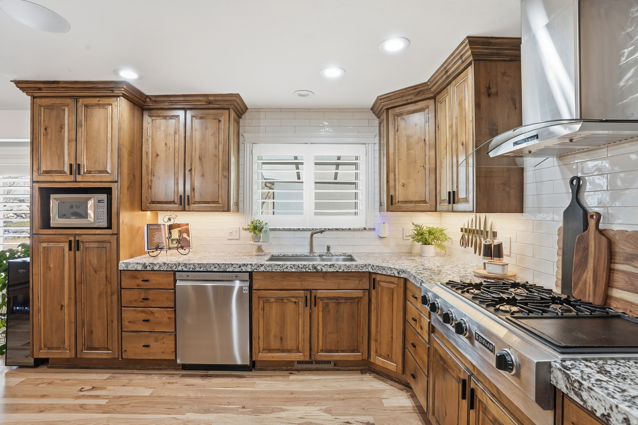 HOLLOW ESTATES - Residential