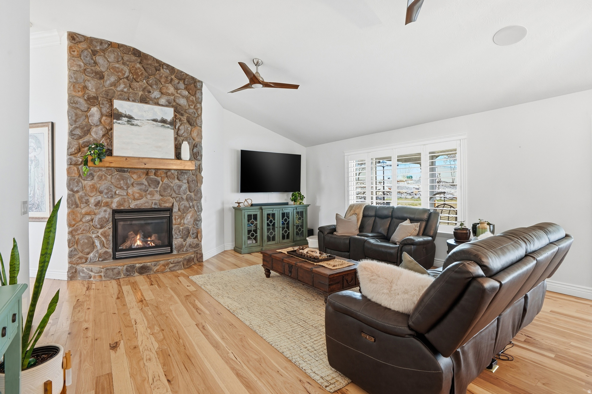 HOLLOW ESTATES - Residential